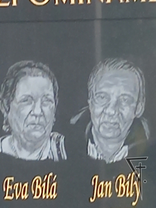 Gravírování na náhrobky.