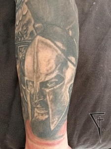 Leonidas, předloktí.