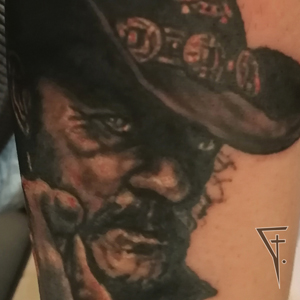 Portrét, předloktí.