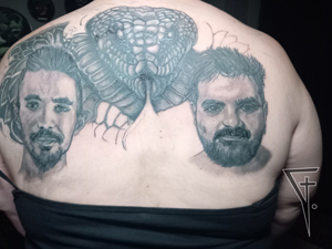 Rozdělený celek, záda.