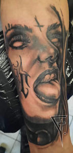 Ženský obličej,předloktí.